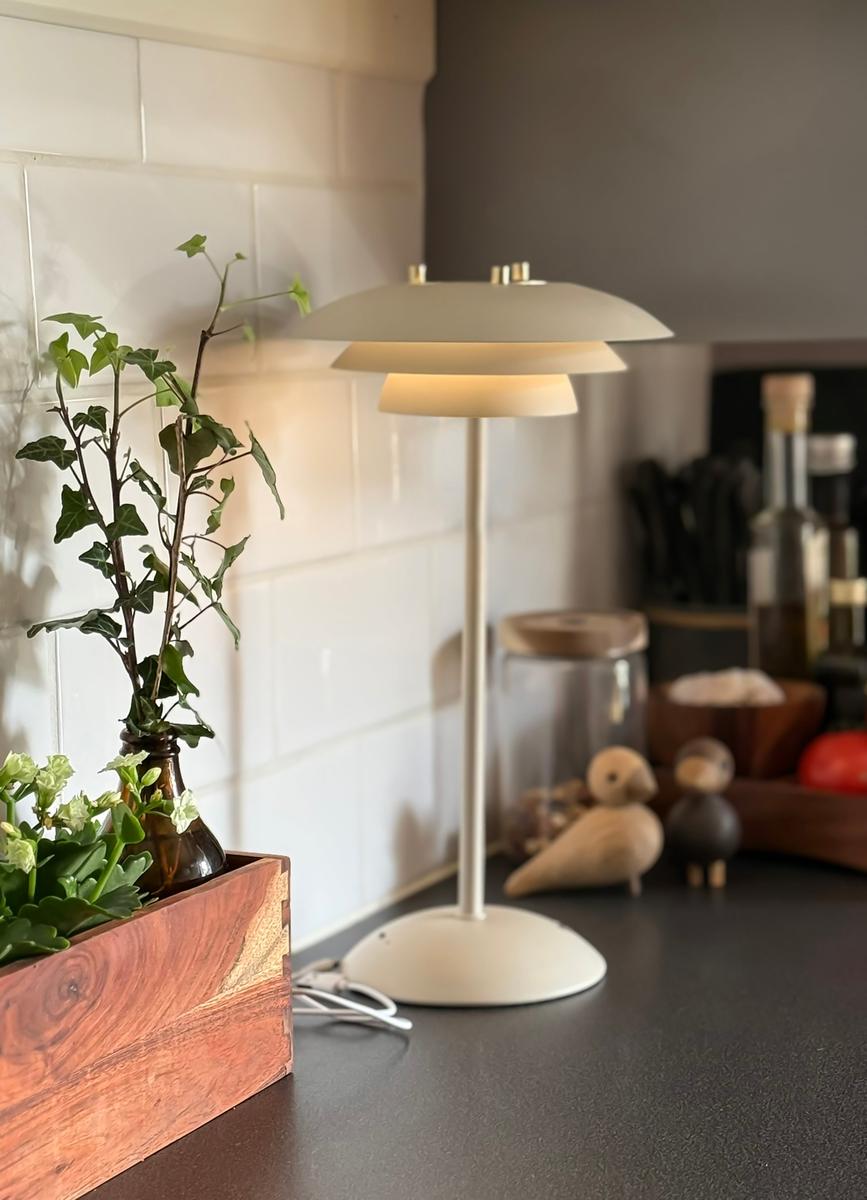 Epsilon-oppladbar-bordlampe-Bordlamper-Aneta-Lighting-18401-15-10.jpg