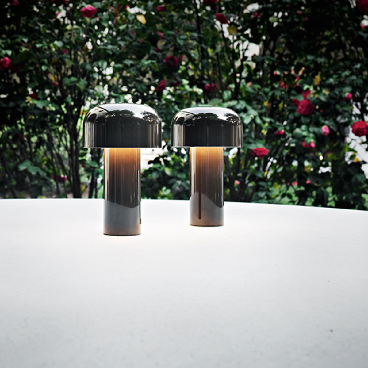 Flos-Bellhop-oppladbar-bordlampe-Bordlamper-Flos-Fls_F1060026-5.png