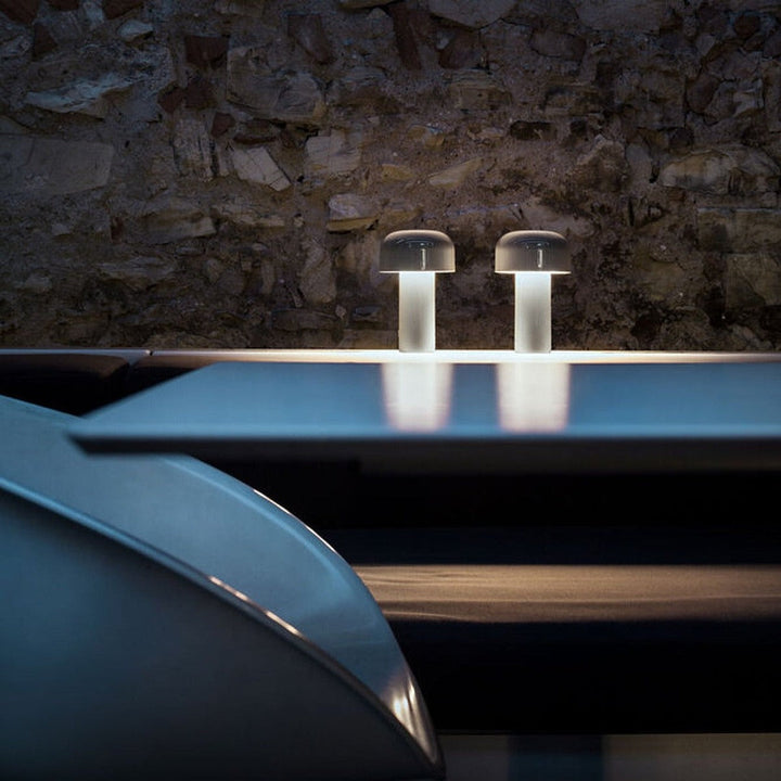 Flos-Bellhop-oppladbar-bordlampe-Bordlamper-Flos-Fls_F1060031-11.jpg