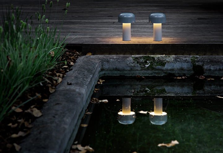 Flos-Bellhop-oppladbar-bordlampe-Bordlamper-Flos-Fls_F1060031-12.png