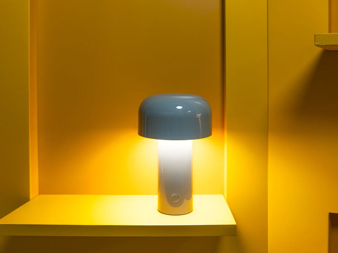 Flos-Bellhop-oppladbar-bordlampe-Bordlamper-Flos-Fls_F1060031-17.jpg