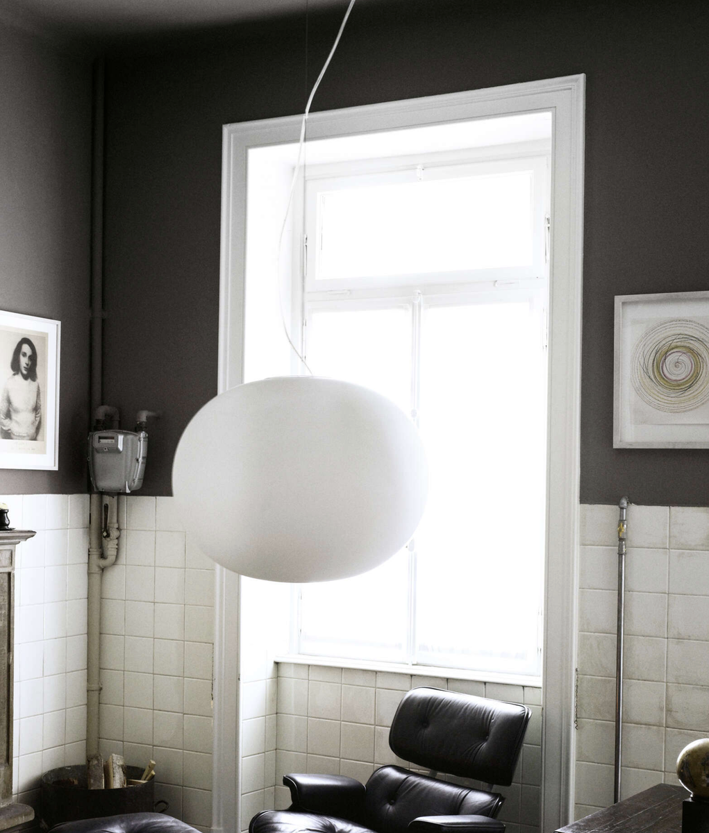 Flos-Glo-Ball-S2-taklampe-45cm-Takpendler-Flos-Fls_F3010061-3.png