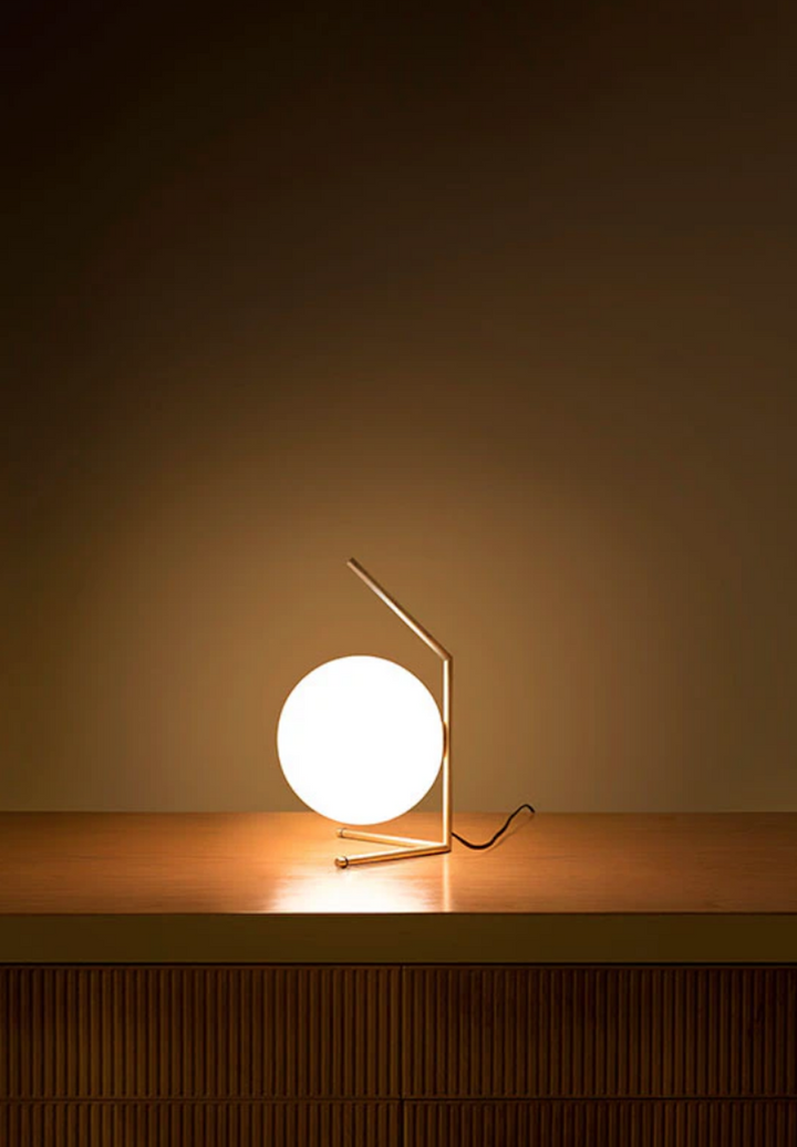 Flos-IC-T1-bordlampe-lav-Bordlamper-Flos-Fls_F3171030-8.png