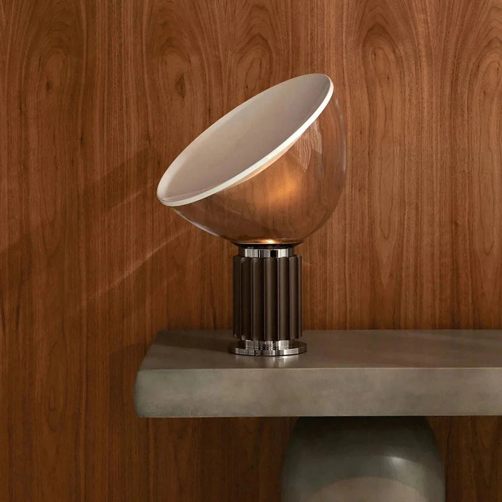 Flos-Taccia-Small-bordlampe-Bordlamper-Flos-Fls_F6604046-4.webp