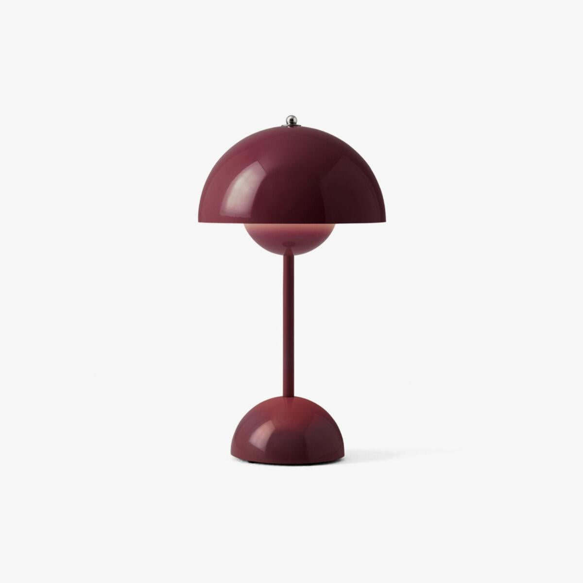 Flowerpot-VP9-baerbar-bordlampe-Bordlamper-Tradition-133093A180-14.jpg