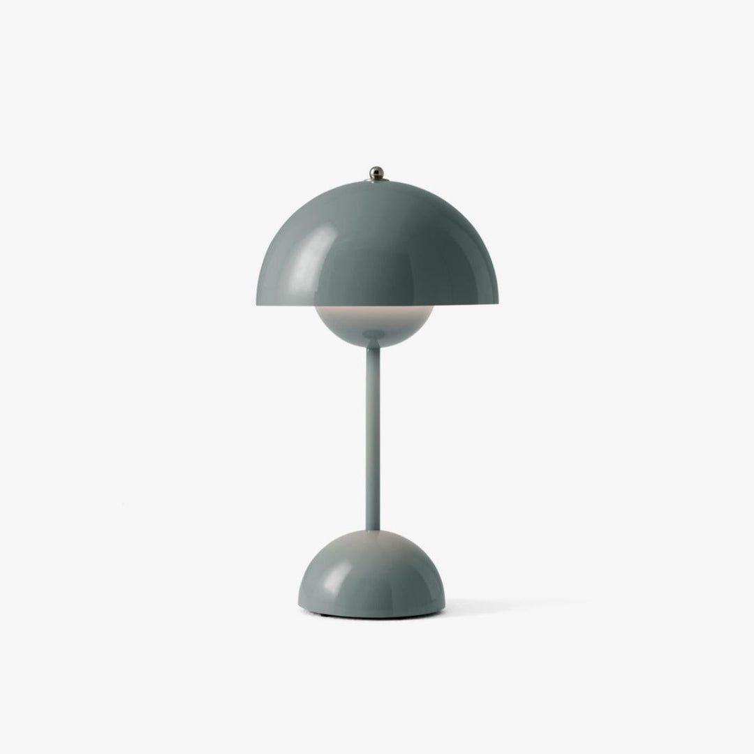 Flowerpot-VP9-baerbar-bordlampe-Bordlamper-Tradition-133093A208-16.jpg