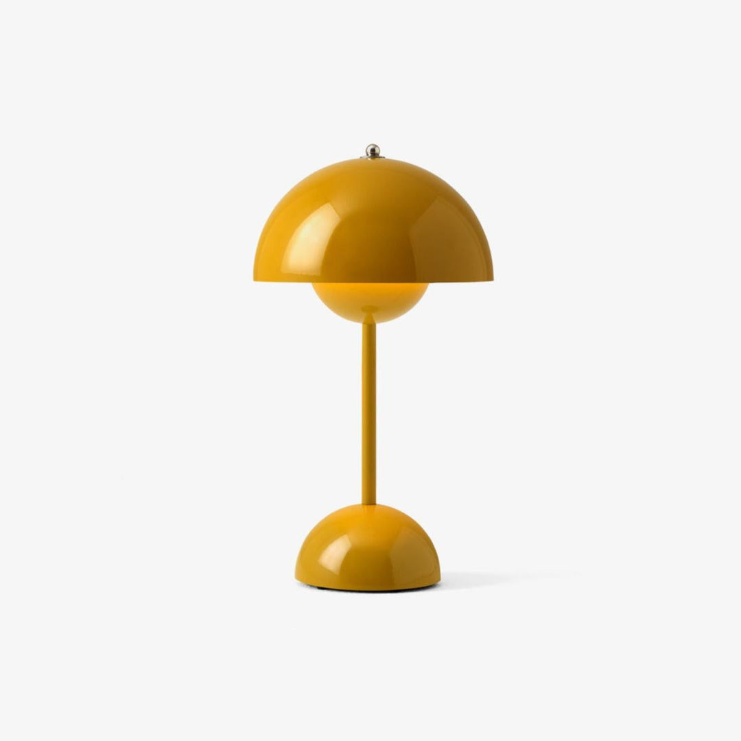 Flowerpot-VP9-baerbar-bordlampe-Bordlamper-Tradition-133093A215-15.jpg