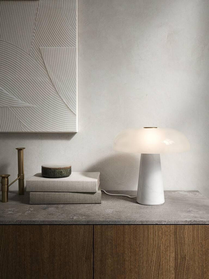 Glossy-bordlampe-Marmor-Opalhvit-Bordlamper-DFTP-2020505001-4.jpg