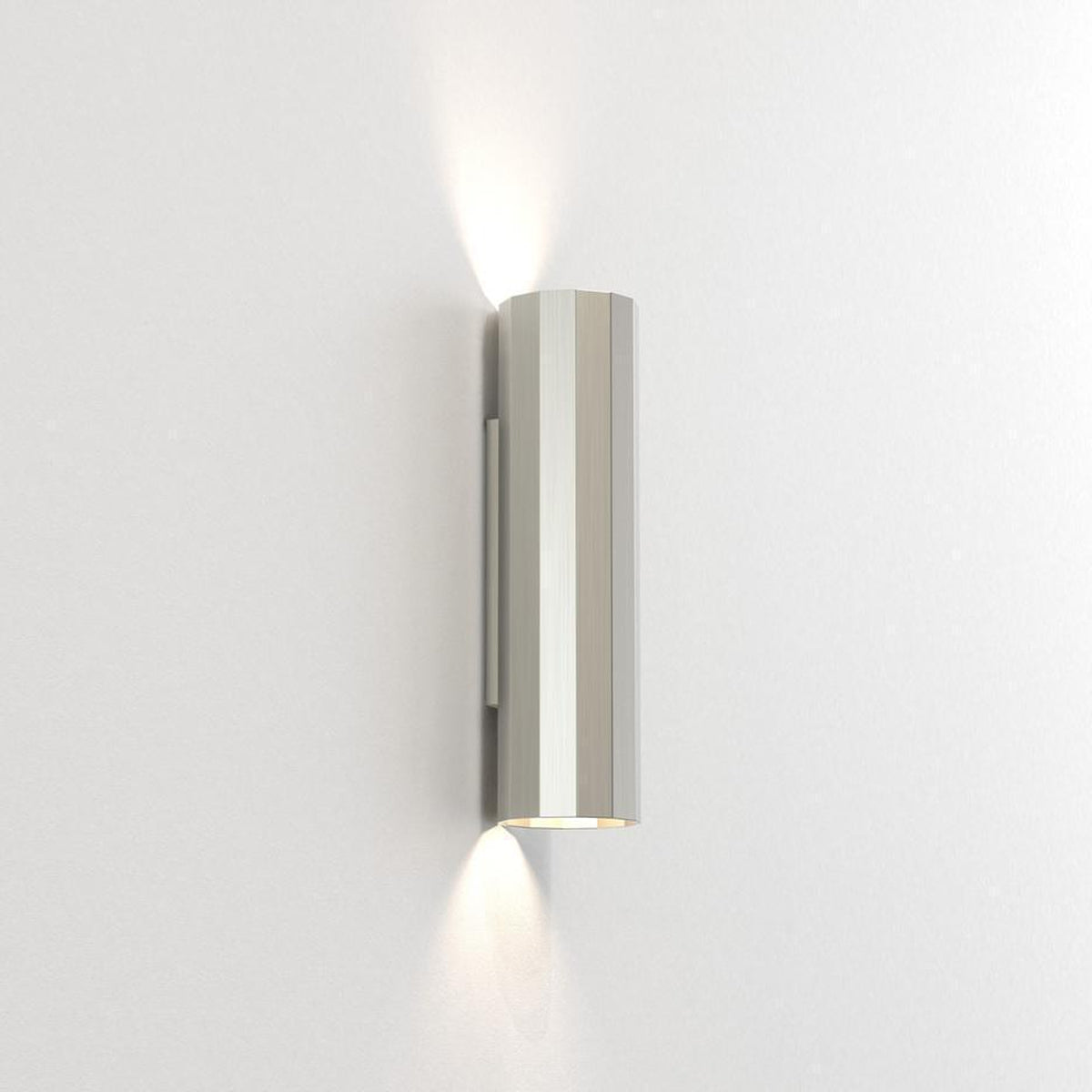 Hashira-300-vegglampe-oppned-Vegglamper-Astro-Lighting-Asg_1442006-5.jpg