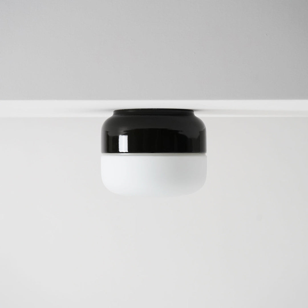Ifø Ohm 140/115 tak/vegg IP44 - LED dimbar 2700K - opalt glass