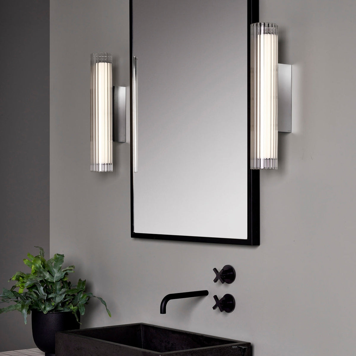 Io-420-vegglampe-IP44-Krom-Baderomsbelysning-vegglamper-Astro-Lighting-Asg_1409055-2.jpg