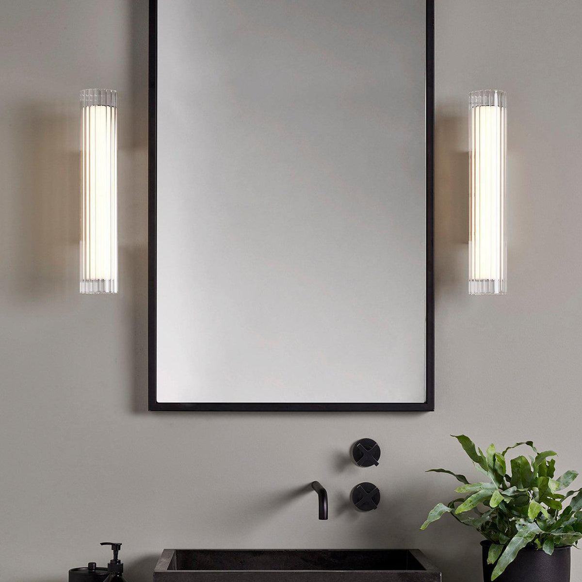 Io-420-vegglampe-IP44-Krom-Baderomsbelysning-vegglamper-Astro-Lighting-Asg_1409055-3.jpg
