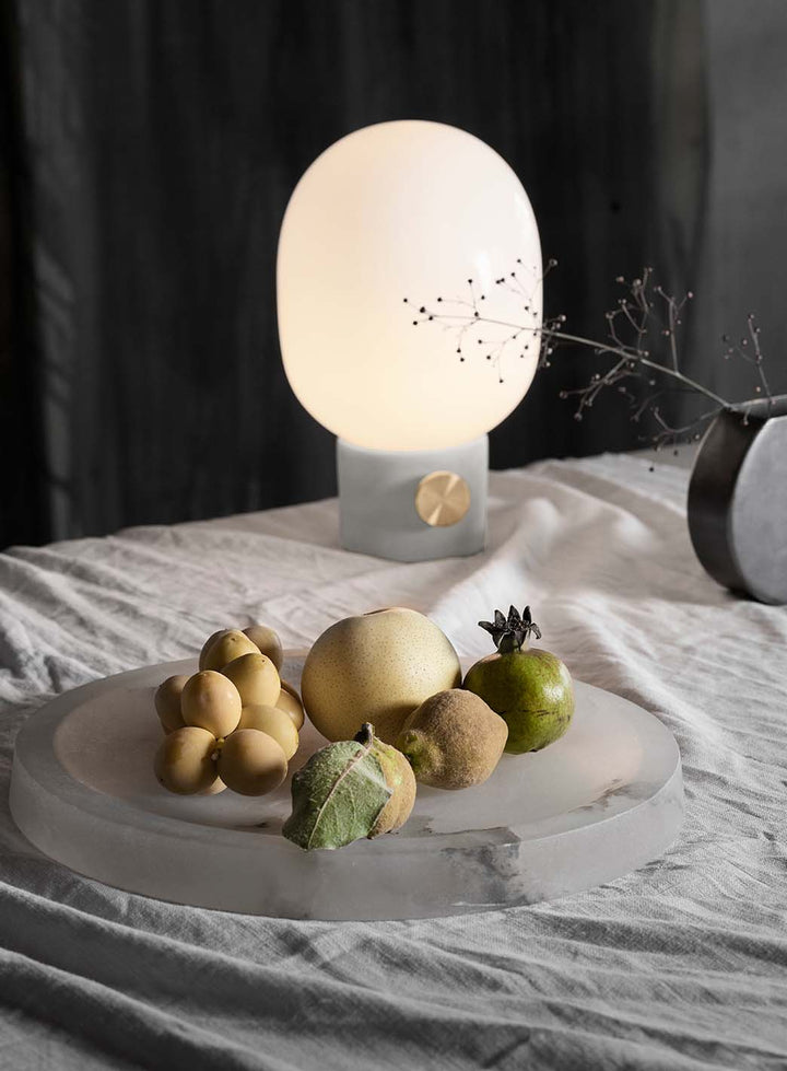 JWDA_bordlampe_betong_opal_3.jpg