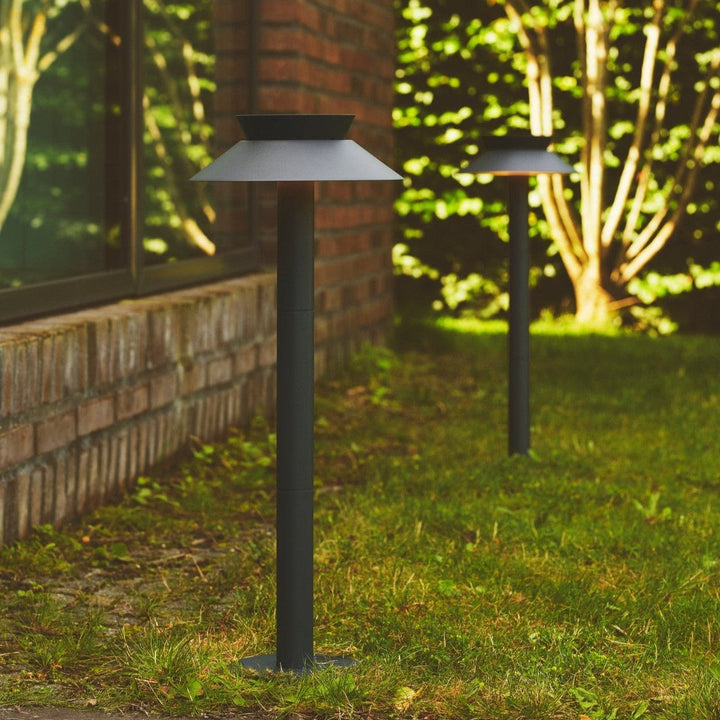 Justina-60-cm-pullert-for-utendorsbruk-Solcelle-5W-msensor-IP44-Utebelysning-pullert-Nordlux-2418098003-2.jpg