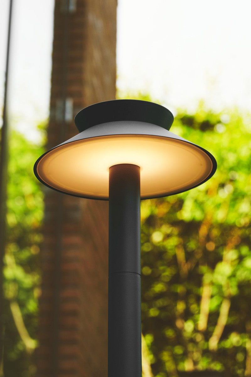 Justina-60-cm-pullert-for-utendorsbruk-Solcelle-5W-msensor-IP44-Utebelysning-pullert-Nordlux-2418098003-3.jpg