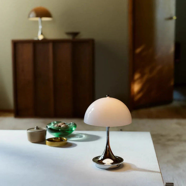 Louis-Poulsen-160-oppladbar-portabel-bordlampe-original-25W-IP44-Bordlamper-Louis-Poulsen-LP_5744613428-15.webp