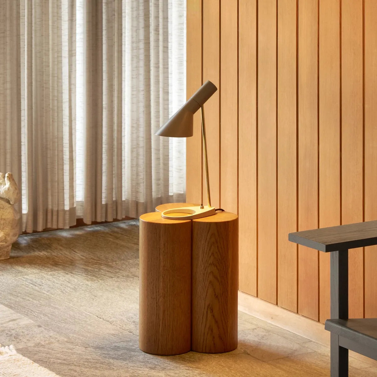 Louis-Poulsen-AJ-Mini-Bordlampe-Bordlamper-Louis-Poulsen-LP_5744167194-15.webp