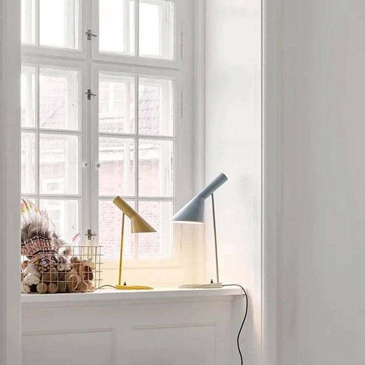 Louis-Poulsen-AJ-Mini-Bordlampe-Bordlamper-Louis-Poulsen-LP_5744167194-16.webp