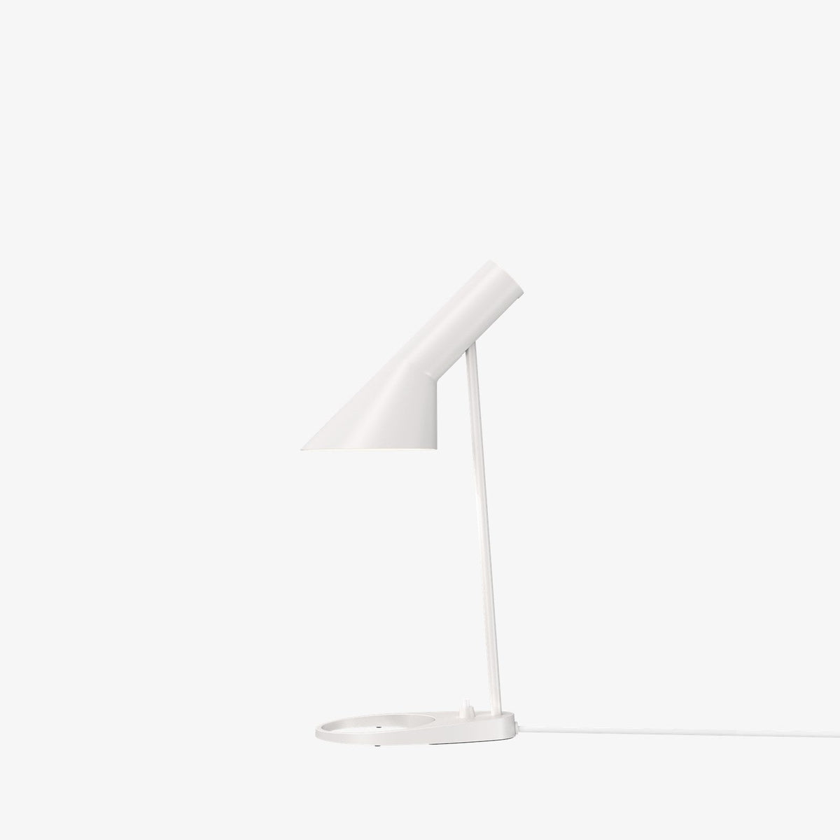 Louis-Poulsen-AJ-Mini-Bordlampe-Bordlamper-Louis-Poulsen-LP_5744167194-2.jpg