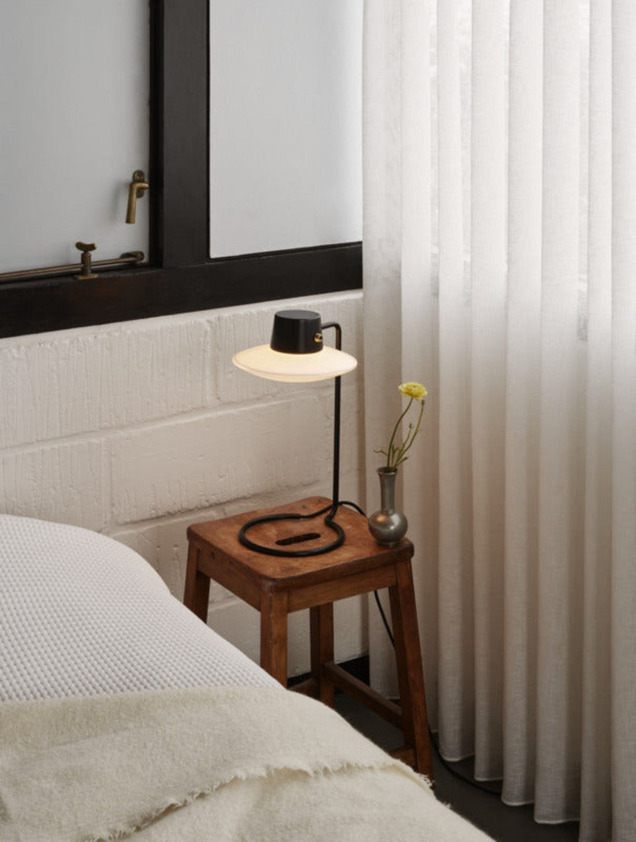 Louis-Poulsen-AJ-Oxford-bordlampe-Bordlamper-Louis-Poulsen-LP_5744168562-1.jpg