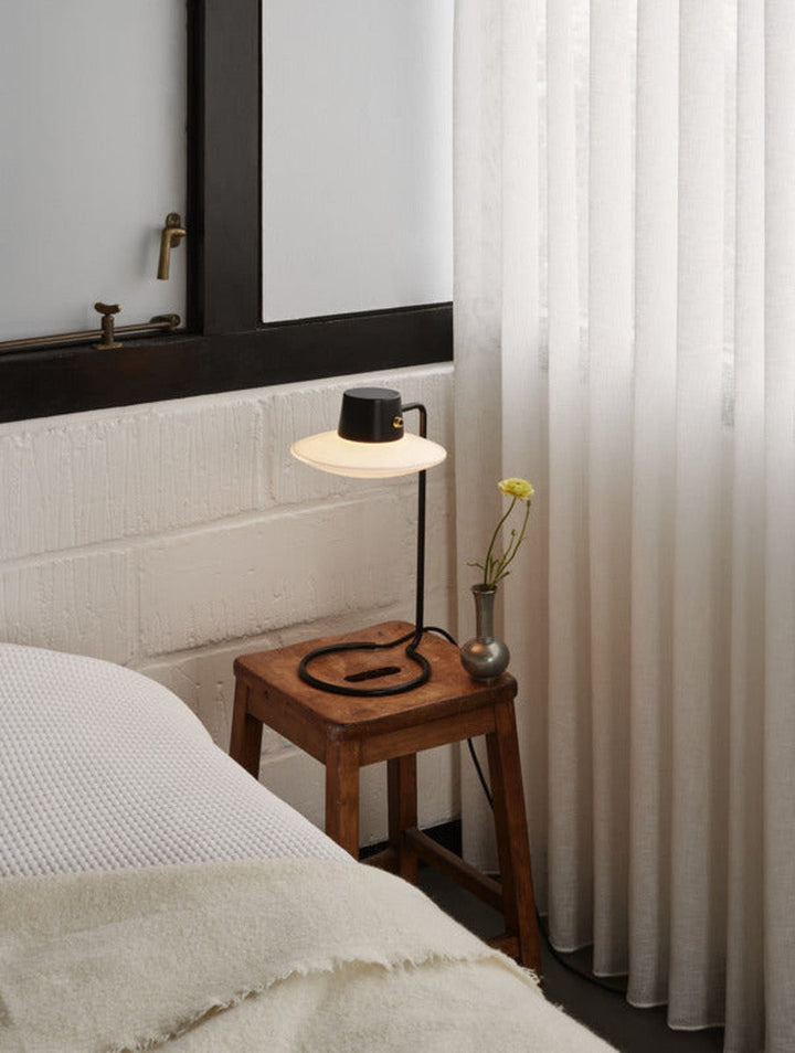 Louis-Poulsen-AJ-Oxford-bordlampe-Bordlamper-Louis-Poulsen-LP_5744168562-1.jpg