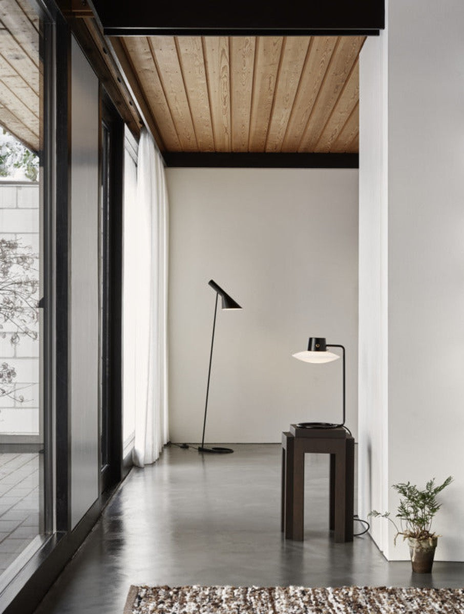 Louis-Poulsen-AJ-Oxford-bordlampe-Bordlamper-Louis-Poulsen-LP_5744168562-2.jpg