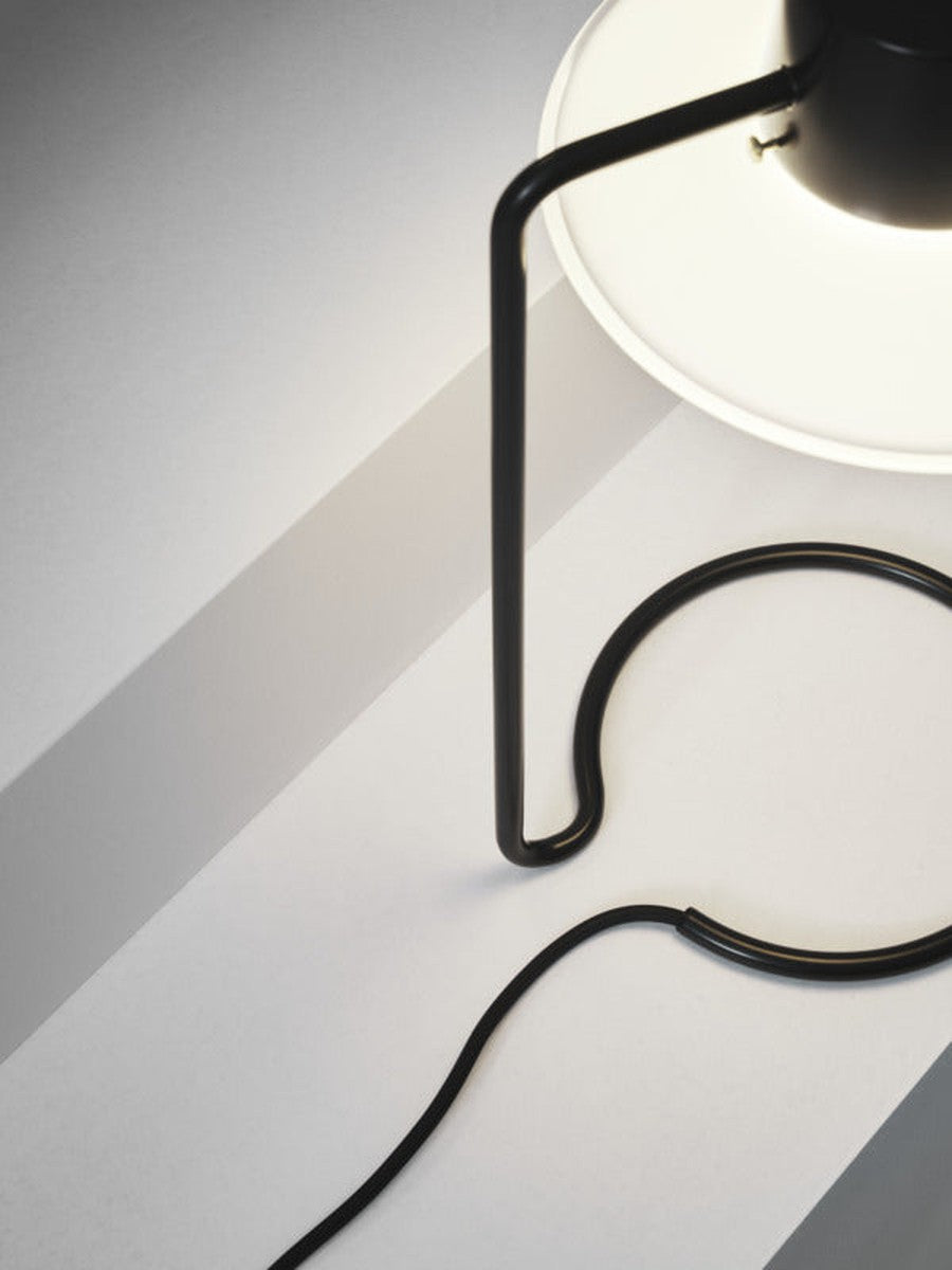 Louis-Poulsen-AJ-Oxford-bordlampe-Bordlamper-Louis-Poulsen-LP_5744168562-3.jpg