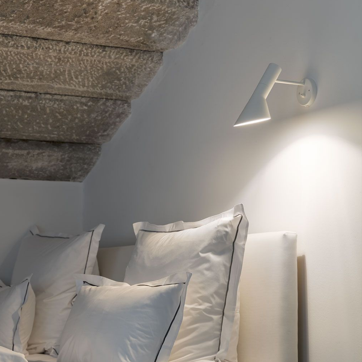Louis-Poulsen-AJ-Vegglampe-Vegglamper-Louis-Poulsen-LP_5743150458-3.png