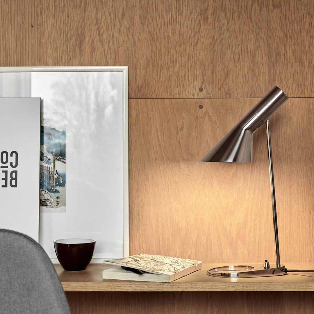 Louis-Poulsen-AJ-bordlampe-Bordlamper-Louis-Poulsen-LP_5744166409-14.jpg