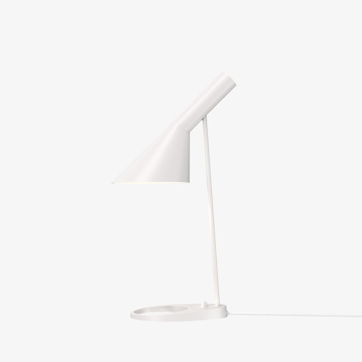Louis-Poulsen-AJ-bordlampe-Bordlamper-Louis-Poulsen-LP_5744169422-1.jpg