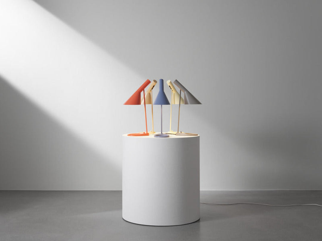 Louis-Poulsen-AJ-bordlampe-Bordlamper-Louis-Poulsen-LP_5744169422-12.jpg