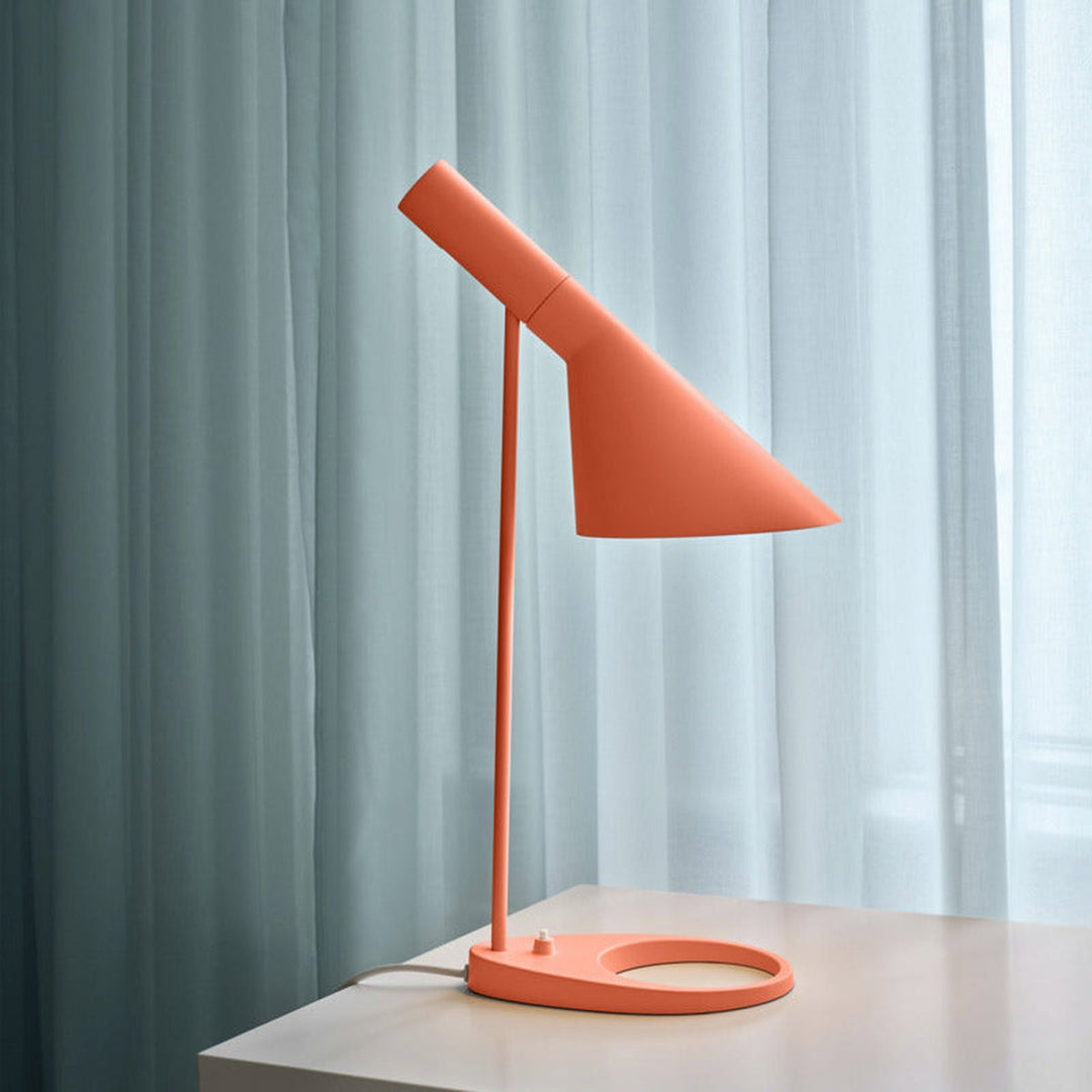 Louis-Poulsen-AJ-bordlampe-Bordlamper-Louis-Poulsen-LP_5744169422-13.jpg