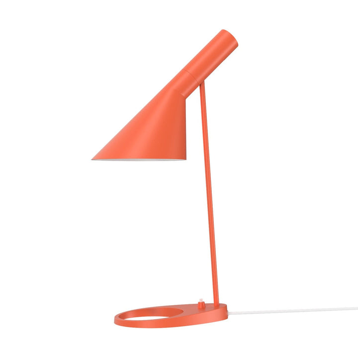 Louis-Poulsen-AJ-bordlampe-Bordlamper-Louis-Poulsen-LP_5744169422-7.jpg