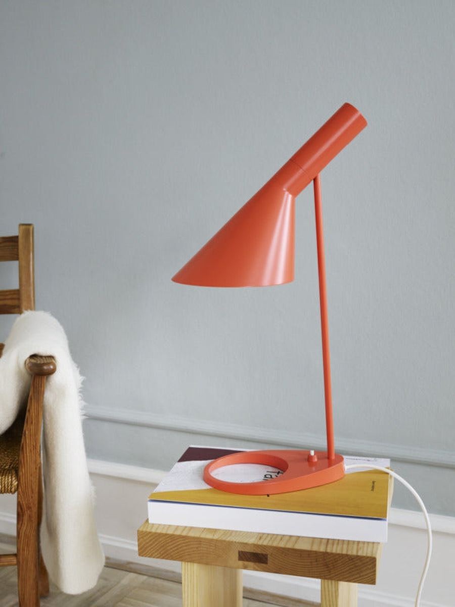 Louis-Poulsen-AJ-bordlampe-Bordlamper-Louis-Poulsen-LP_5744170107-6.jpg