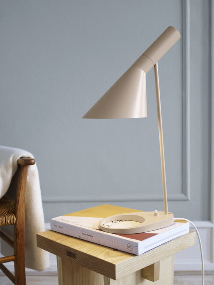 Louis-Poulsen-AJ-bordlampe-Bordlamper-Louis-Poulsen-LP_5744170123-18.jpg