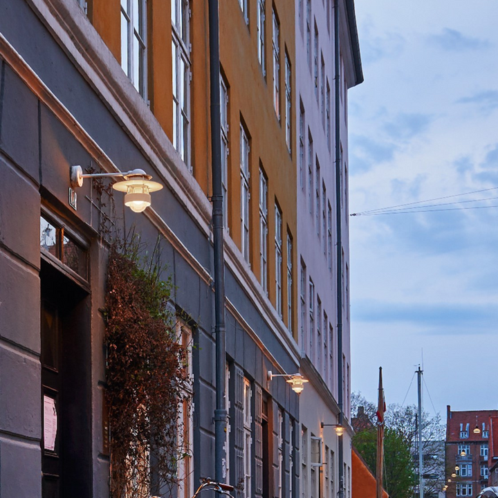 Louis-Poulsen-Albertslund-utendors-vegglampe-kort-Utebelysning-vegg-klassisk-Louis-Poulsen-LP_5743142699-4.png