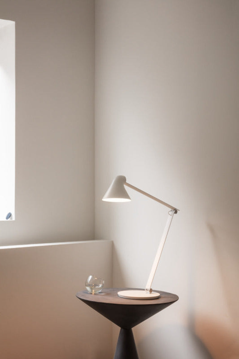 Louis-Poulsen-NJP-bordlampe-Bordlamper-Louis-Poulsen-LP_5744164757-17.jpg