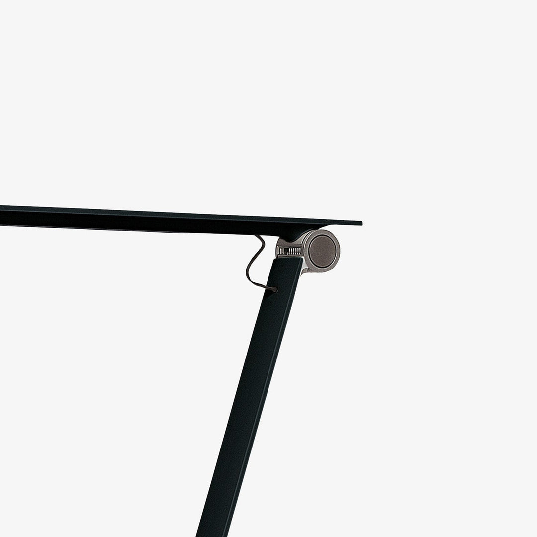 Louis-Poulsen-NJP-bordlampe-Bordlamper-Louis-Poulsen-LP_5744164757-6.jpg