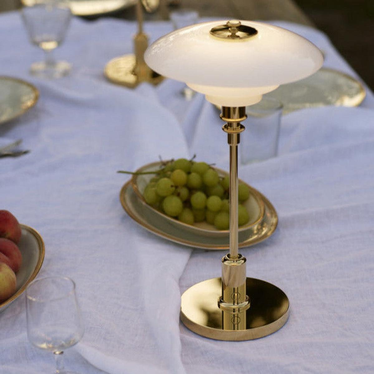 Louis-Poulsen-PH-21-Portable-bordlampe-Bordlamper-Louis-Poulsen-LP_5744170424-3.jpg