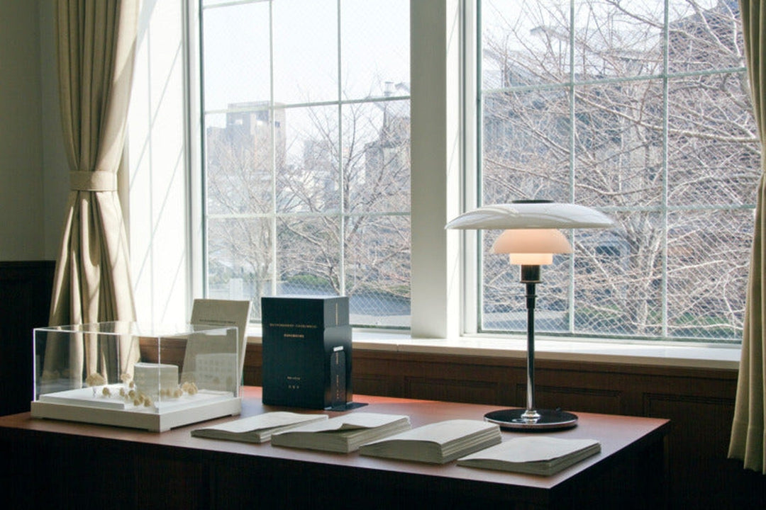 Louis-Poulsen-PH-4-12-3-12-glass-bordlampe-Hvit-Bordlamper-Louis-Poulsen-LP_5744161501-4.jpg