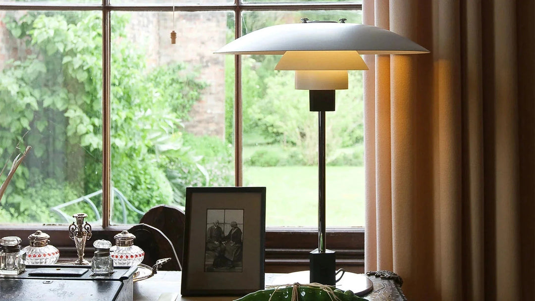 Louis-Poulsen-PH-43-bordlampe-Hvit-Bordlamper-Louis-Poulsen-LP_5744615002-2.webp