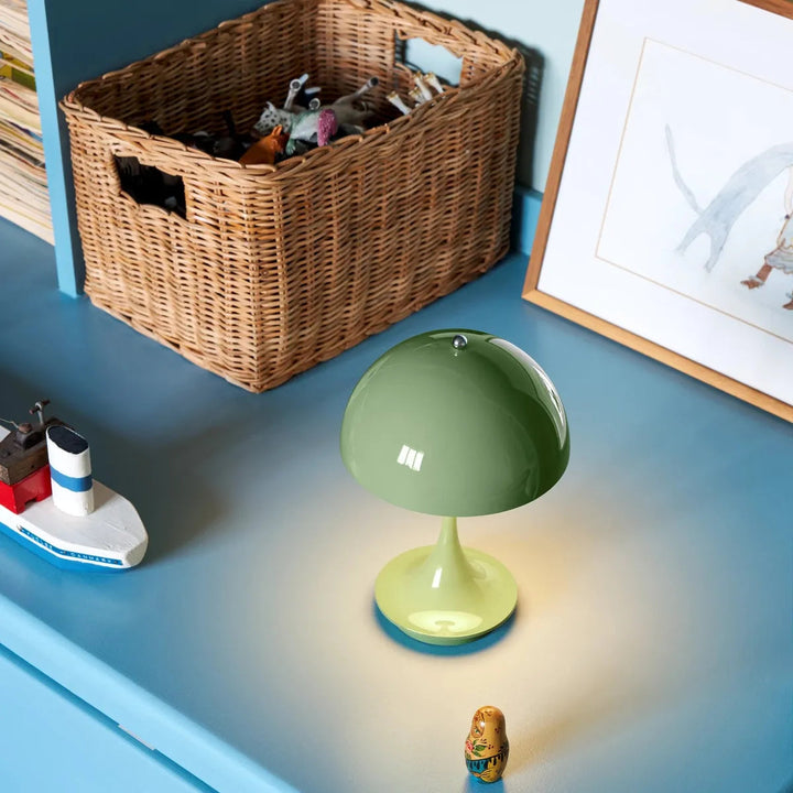 Louis-Poulsen-Panthella-160-V3-portabel-bordlampe-Bordlamper-Louis-Poulsen-LP_5744171436-1.webp
