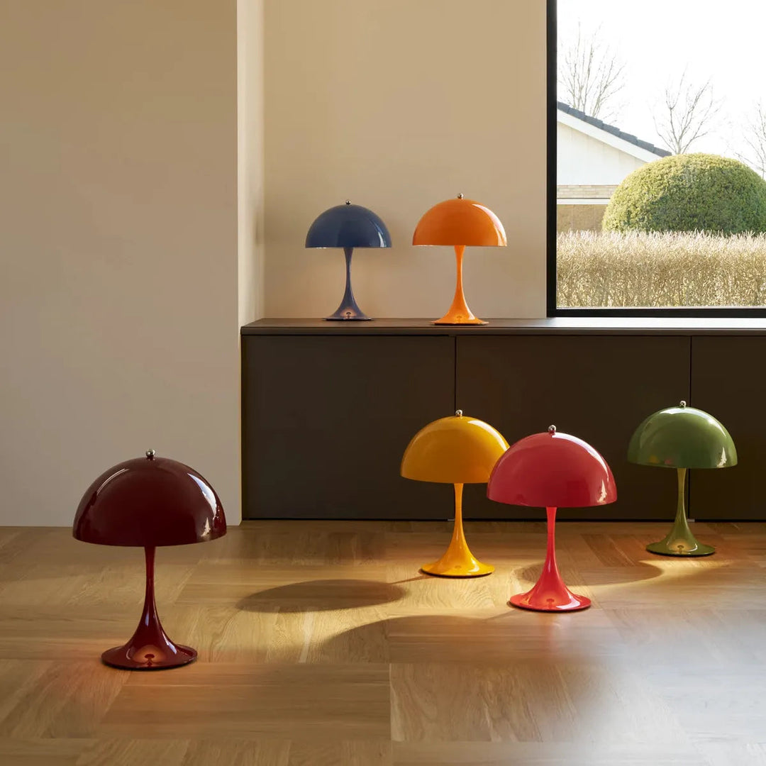 Louis-Poulsen-Panthella-250-V3-Portable-bordlampe-Bordlamper-Louis-Poulsen-LP_5744172998-16.webp