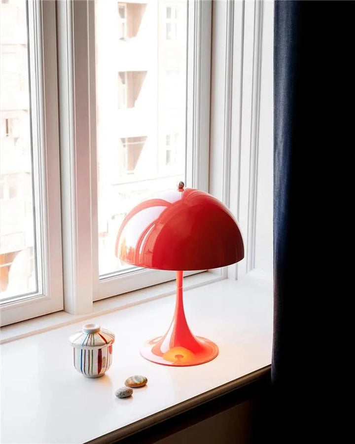 Louis-Poulsen-Panthella-250-V3-Portable-bordlampe-Bordlamper-Louis-Poulsen-LP_5744172998-1_2298a41e.webp