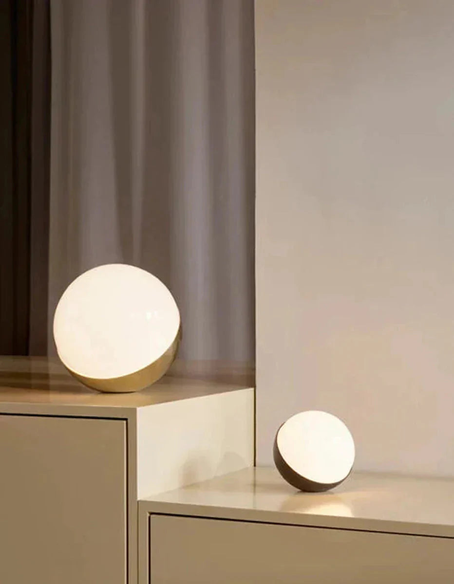 Louis-Poulsen-VL-Studio-320-bord-gulv-Bordlamper-Louis-Poulsen-LP_5744167893-11.webp