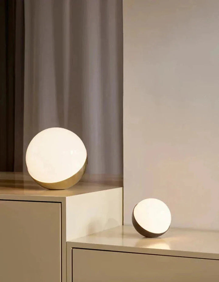 Louis-Poulsen-VL-Studio-320-bord-gulv-Bordlamper-Louis-Poulsen-LP_5744167893-11.webp