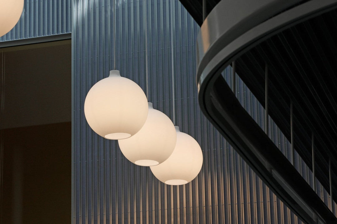Louis-Poulsen-Wohlert-taklampe-O30-Opal-Takpendler-Louis-Poulsen-LP_5741086977-4.jpg