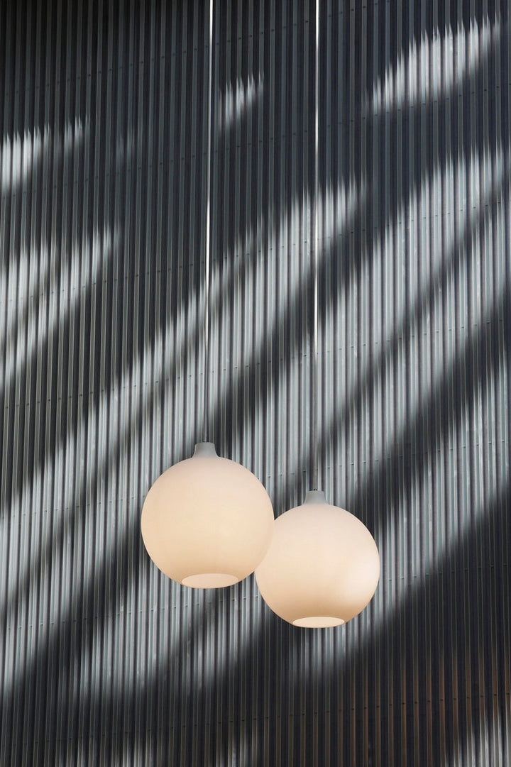 Louis-Poulsen-Wohlert-taklampe-O30-Opal-Takpendler-Louis-Poulsen-LP_5741086977-6.jpg