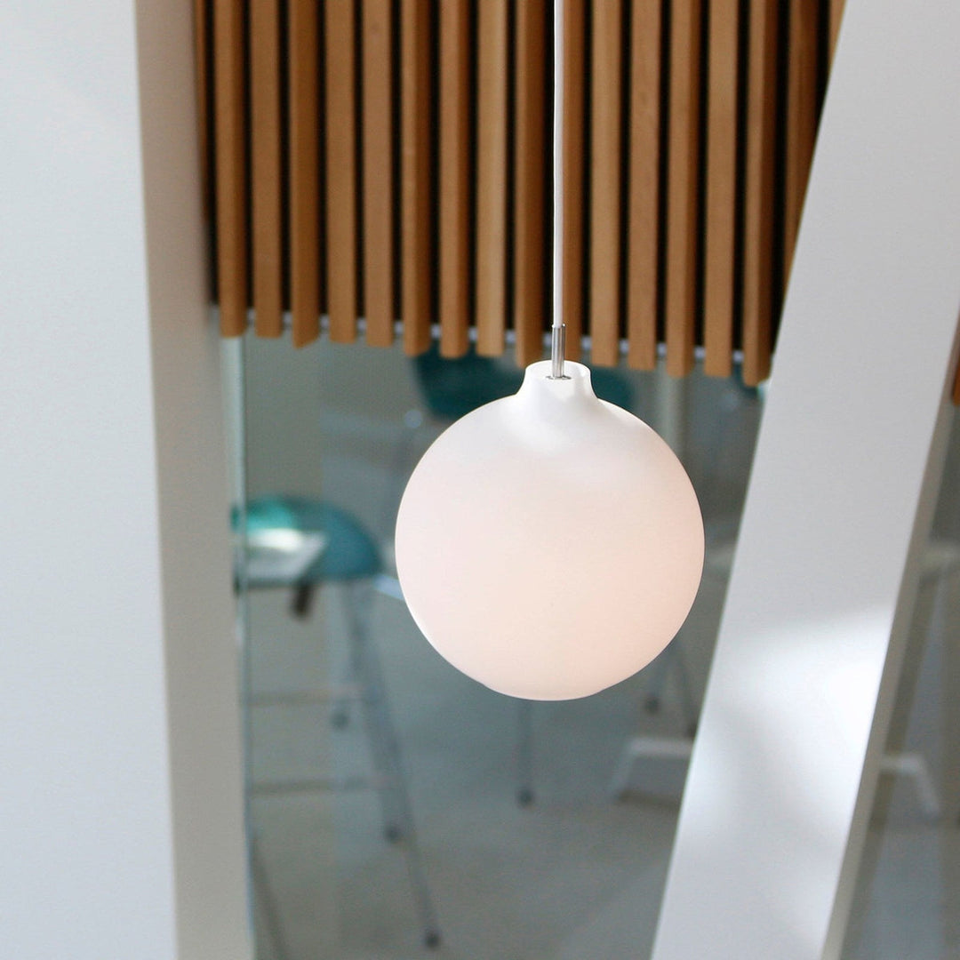 Louis-Poulsen-Wohlert-taklampe-O35-Opal-Takpendler-Louis-Poulsen-LP_5741086993-5.jpg