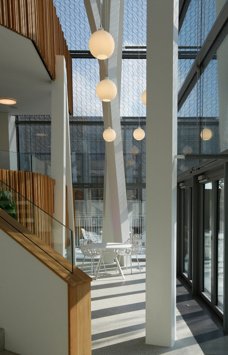 Louis-Poulsen-Wohlert-taklampe-O40-Opal-Takpendler-Louis-Poulsen-LP_5741087015-1.jpg